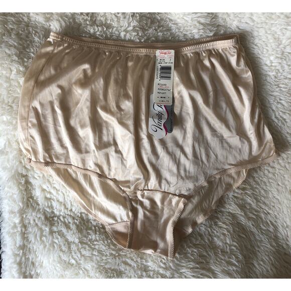 Vtg Vanity Fair Ravissant Luxuriously Silky Nylon Brief Panty Beige Size 7 USA - Picture 1 of 6